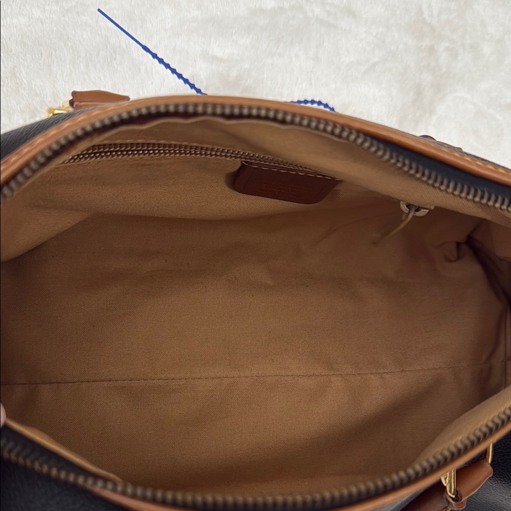 Elegant Black and Brown Leather Handbag - Picture 6 of 6